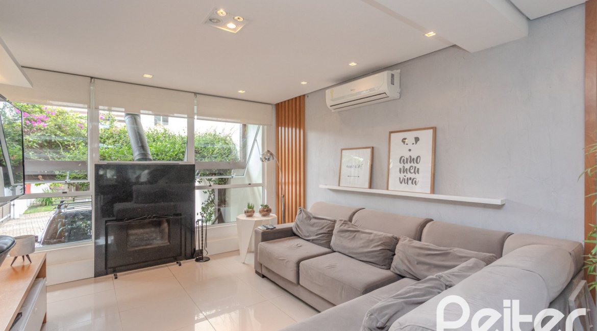 Casa em Condomínio à venda com 194m², 3 dormitórios, 3 suítes, 4 vagas, no bairro Ipanema em PORTO ALEGRE