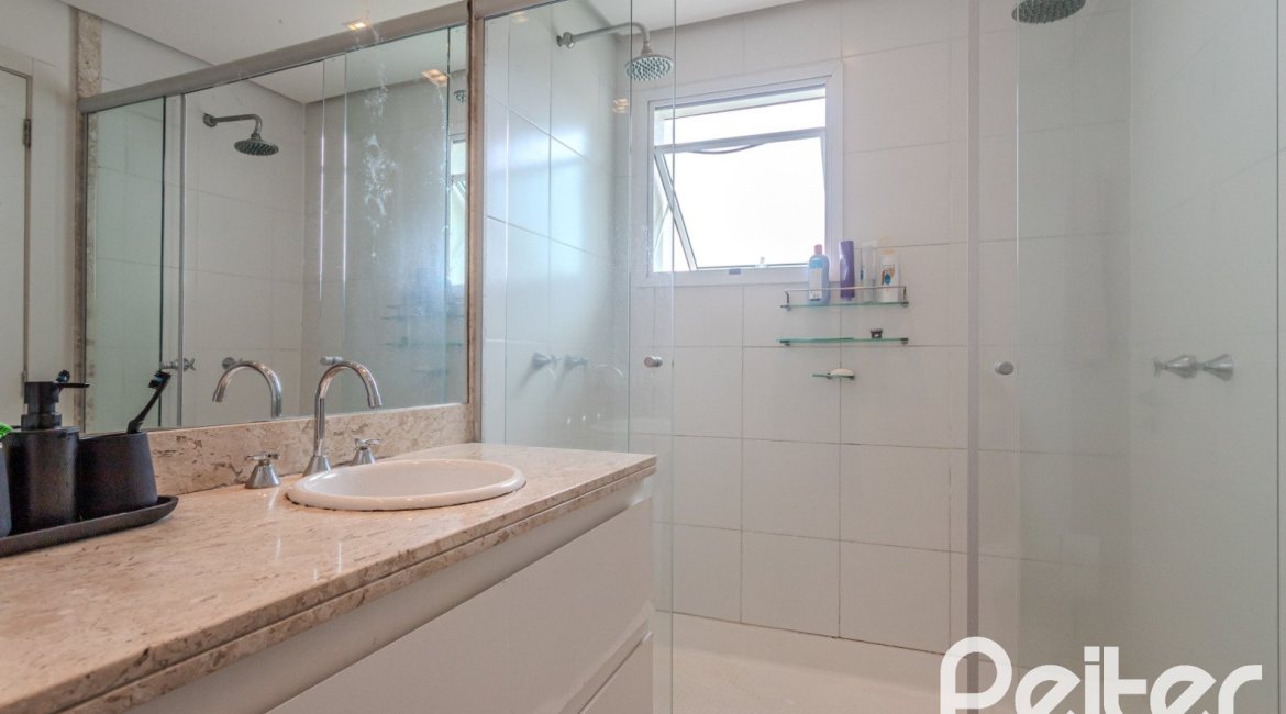 Casa em Condomínio à venda com 194m², 3 dormitórios, 3 suítes, 4 vagas, no bairro Ipanema em PORTO ALEGRE