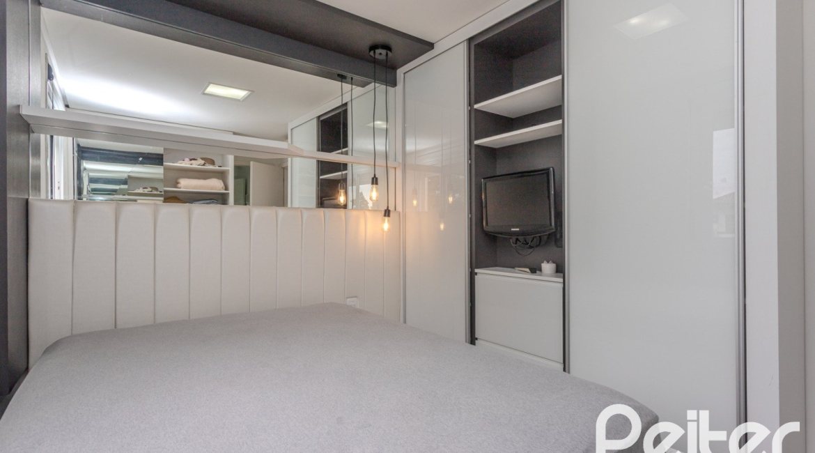 Casa em Condomínio à venda com 194m², 3 dormitórios, 3 suítes, 4 vagas, no bairro Ipanema em PORTO ALEGRE