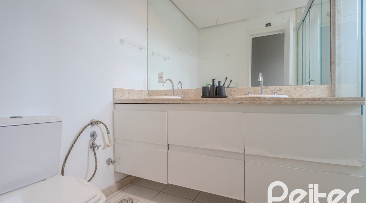 Casa em Condomínio à venda com 194m², 3 dormitórios, 3 suítes, 4 vagas, no bairro Ipanema em PORTO ALEGRE