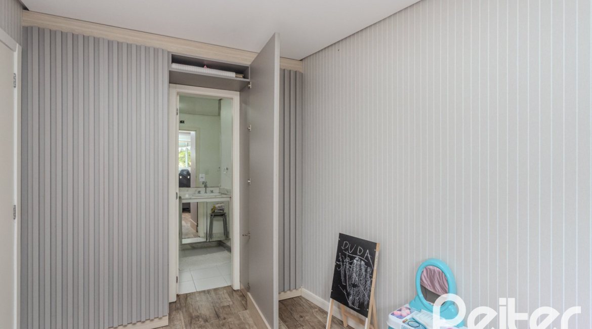 Casa em Condomínio à venda com 194m², 3 dormitórios, 3 suítes, 4 vagas, no bairro Ipanema em PORTO ALEGRE