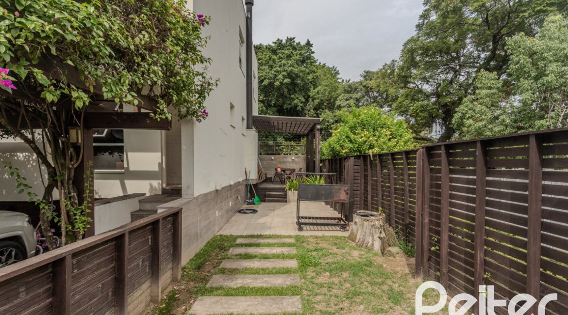Casa em Condomínio à venda com 194m², 3 dormitórios, 3 suítes, 4 vagas, no bairro Ipanema em PORTO ALEGRE