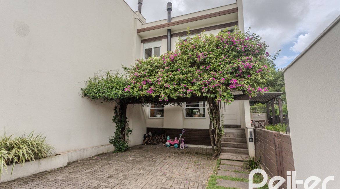 Casa em Condomínio à venda com 194m², 3 dormitórios, 3 suítes, 4 vagas, no bairro Ipanema em PORTO ALEGRE