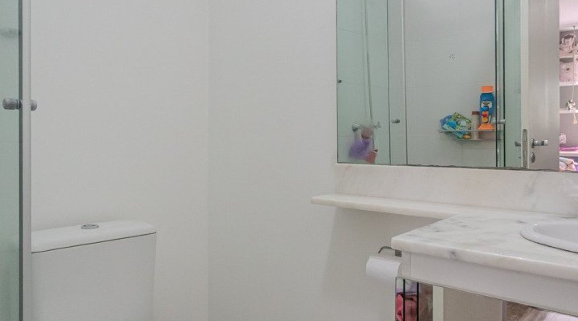 Casa em Condomínio à venda com 194m², 3 dormitórios, 3 suítes, 4 vagas, no bairro Ipanema em PORTO ALEGRE