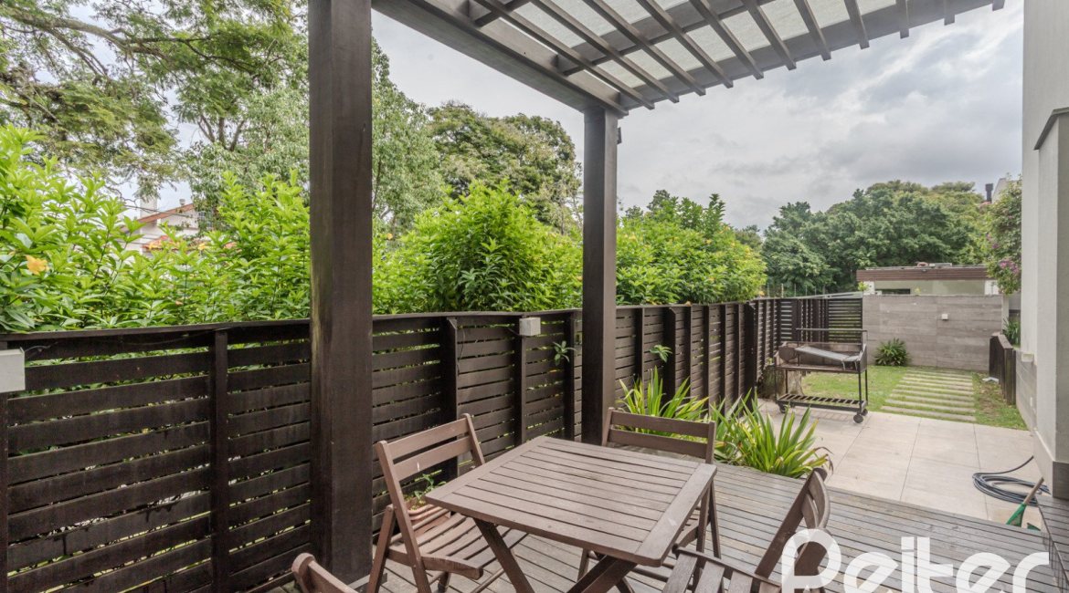 Casa em Condomínio à venda com 194m², 3 dormitórios, 3 suítes, 4 vagas, no bairro Ipanema em PORTO ALEGRE