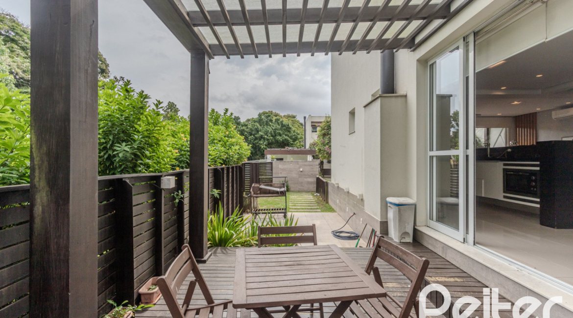 Casa em Condomínio à venda com 194m², 3 dormitórios, 3 suítes, 4 vagas, no bairro Ipanema em PORTO ALEGRE