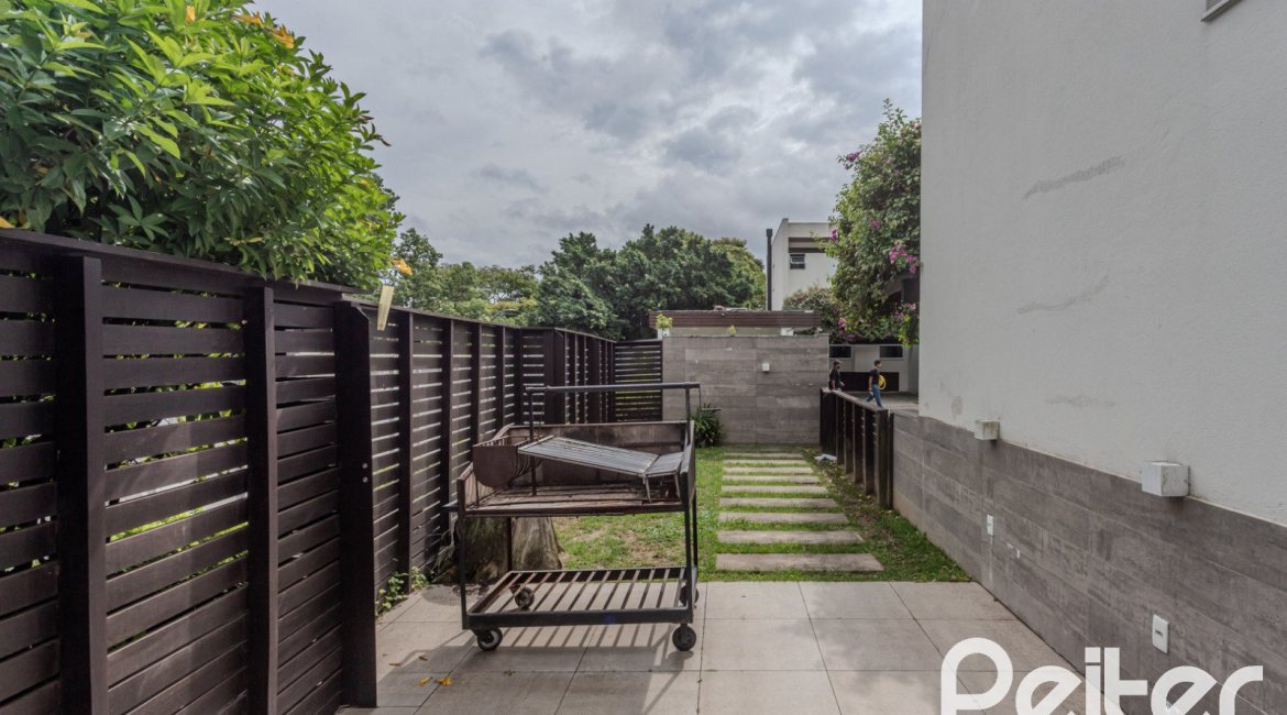 Casa em Condomínio à venda com 194m², 3 dormitórios, 3 suítes, 4 vagas, no bairro Ipanema em PORTO ALEGRE