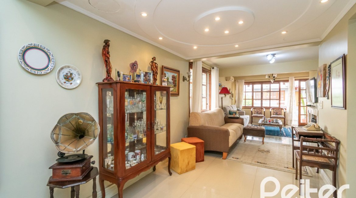 Casa em Condomínio à venda com 185m², 3 dormitórios, 1 suíte, 3 vagas, no bairro Tristeza em Porto Alegre