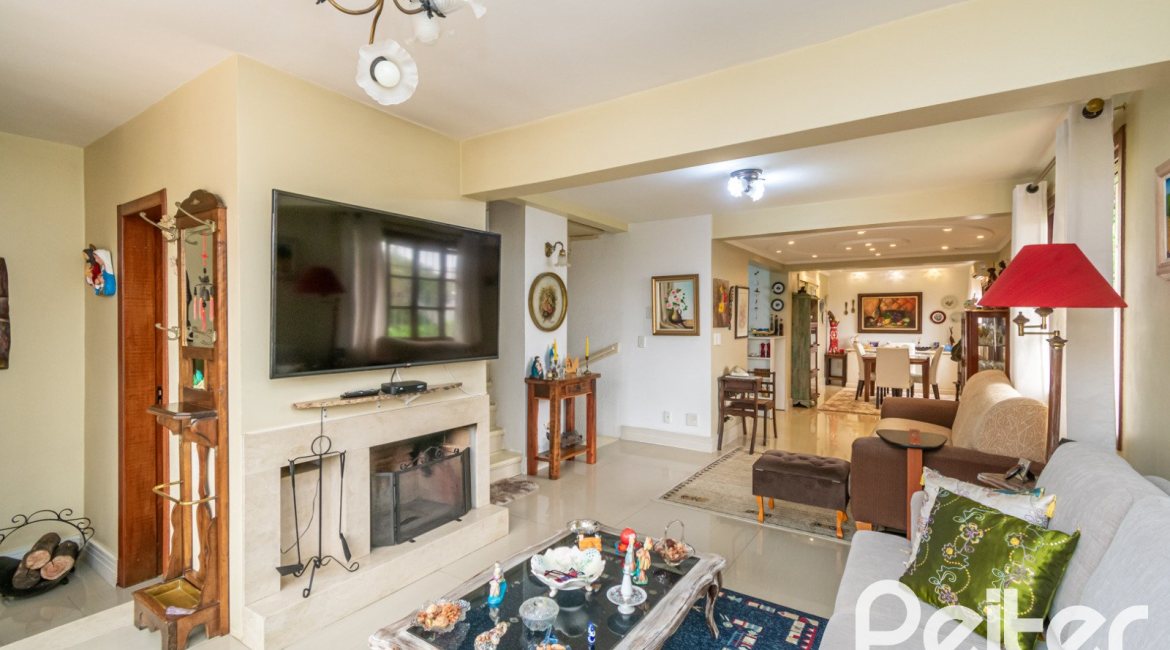 Casa em Condomínio à venda com 185m², 3 dormitórios, 1 suíte, 3 vagas, no bairro Tristeza em Porto Alegre