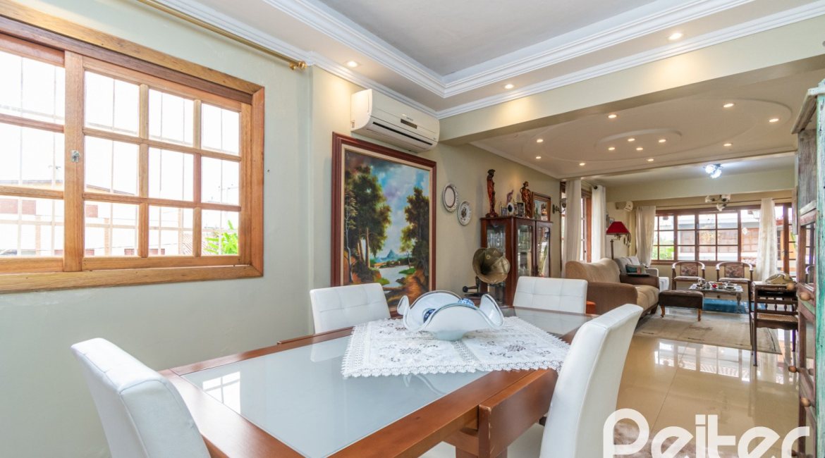 Casa em Condomínio à venda com 185m², 3 dormitórios, 1 suíte, 3 vagas, no bairro Tristeza em Porto Alegre