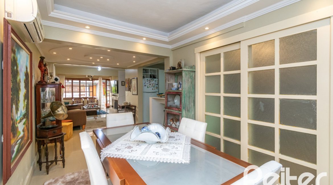 Casa em Condomínio à venda com 185m², 3 dormitórios, 1 suíte, 3 vagas, no bairro Tristeza em Porto Alegre