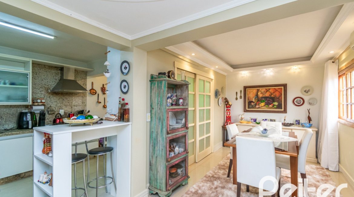 Casa em Condomínio à venda com 185m², 3 dormitórios, 1 suíte, 3 vagas, no bairro Tristeza em Porto Alegre