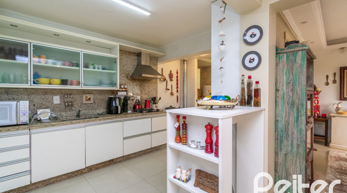 Casa em Condomínio à venda com 185m², 3 dormitórios, 1 suíte, 3 vagas, no bairro Tristeza em Porto Alegre