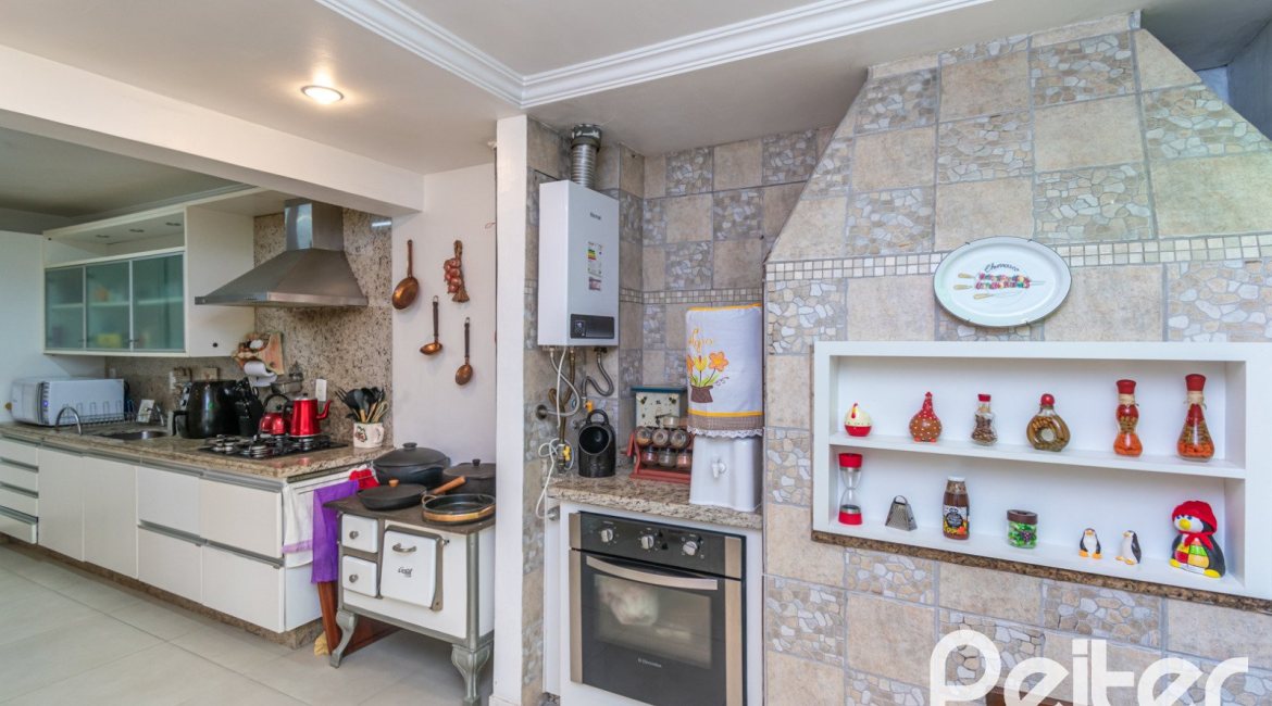 Casa em Condomínio à venda com 185m², 3 dormitórios, 1 suíte, 3 vagas, no bairro Tristeza em Porto Alegre