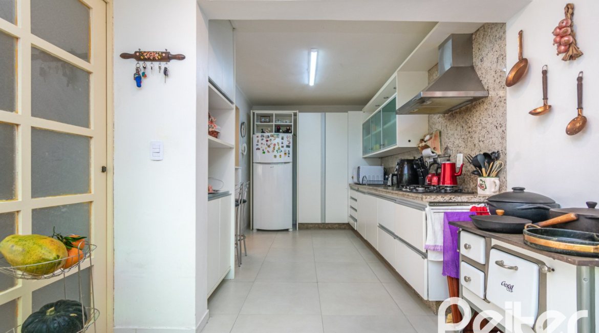 Casa em Condomínio à venda com 185m², 3 dormitórios, 1 suíte, 3 vagas, no bairro Tristeza em Porto Alegre