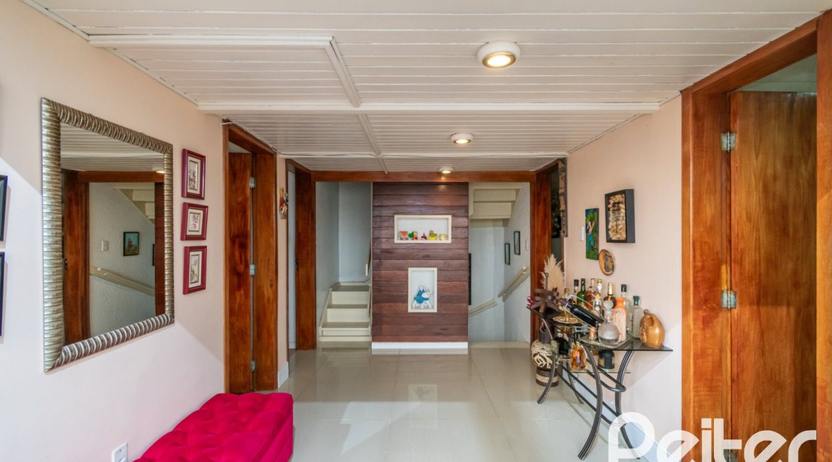 Casa em Condomínio à venda com 185m², 3 dormitórios, 1 suíte, 3 vagas, no bairro Tristeza em Porto Alegre