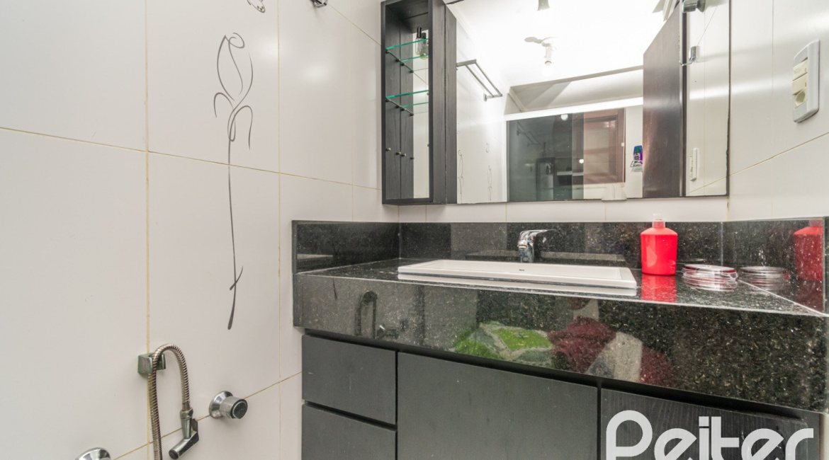 Casa em Condomínio à venda com 185m², 3 dormitórios, 1 suíte, 3 vagas, no bairro Tristeza em Porto Alegre