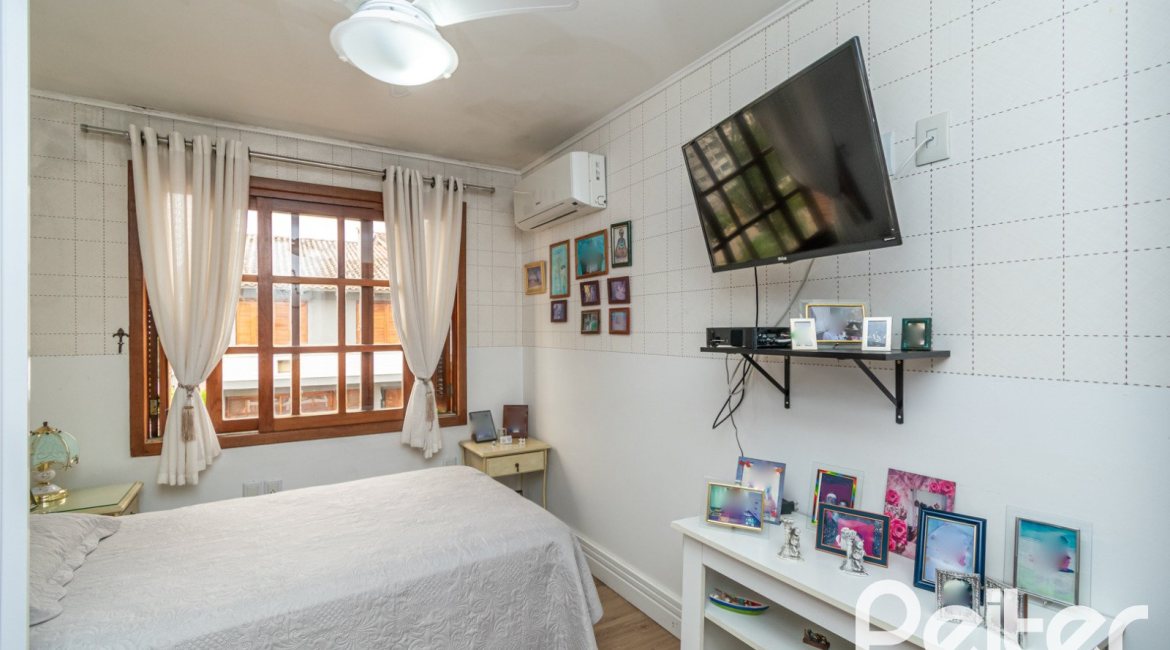 Casa em Condomínio à venda com 185m², 3 dormitórios, 1 suíte, 3 vagas, no bairro Tristeza em Porto Alegre