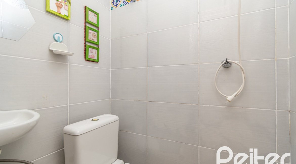 Casa em Condomínio à venda com 185m², 3 dormitórios, 1 suíte, 3 vagas, no bairro Tristeza em Porto Alegre