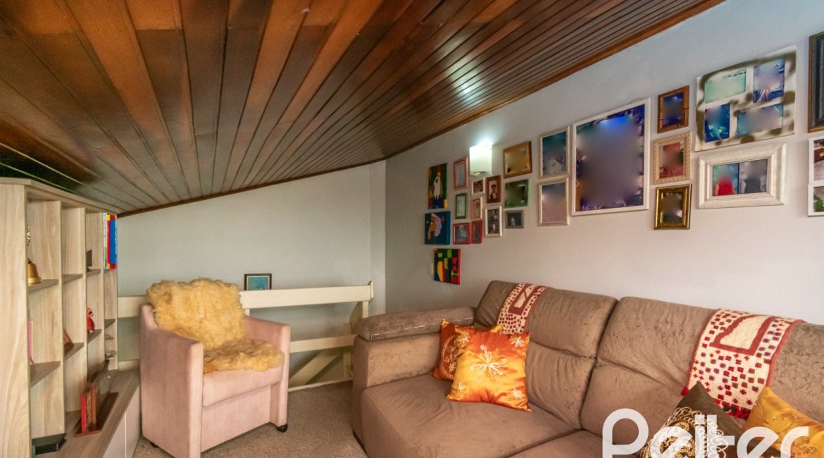 Casa em Condomínio à venda com 185m², 3 dormitórios, 1 suíte, 3 vagas, no bairro Tristeza em Porto Alegre