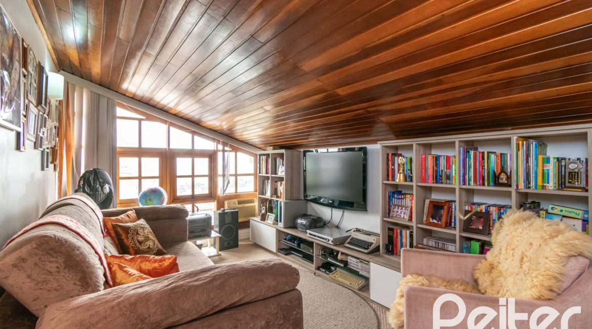 Casa em Condomínio à venda com 185m², 3 dormitórios, 1 suíte, 3 vagas, no bairro Tristeza em Porto Alegre