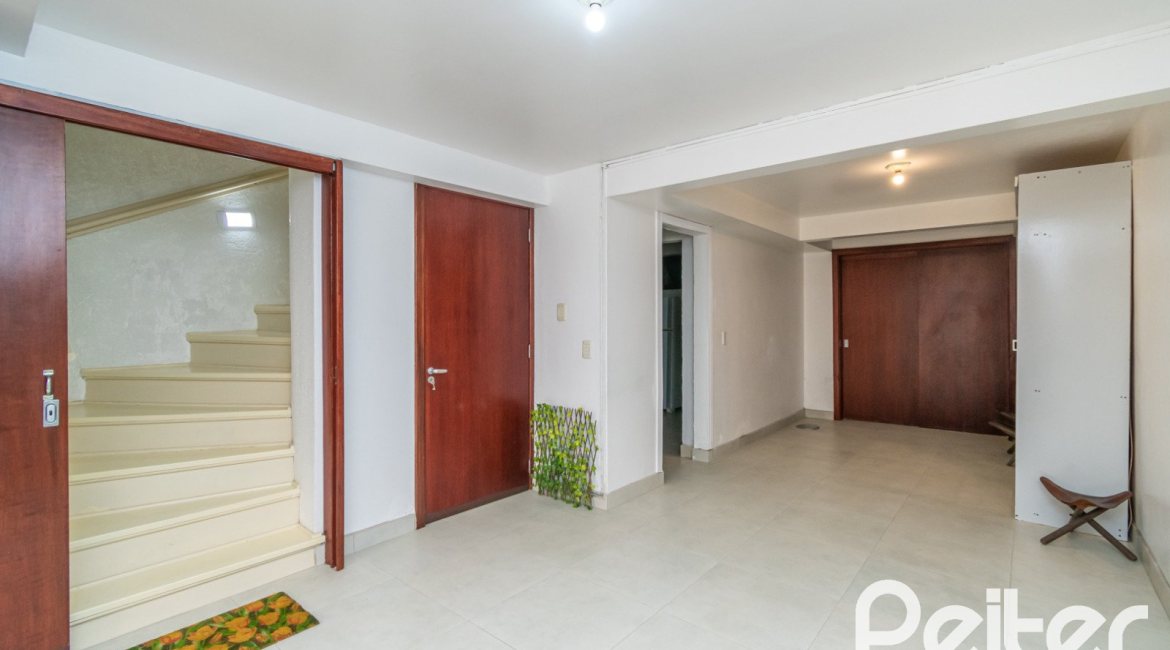 Casa em Condomínio à venda com 185m², 3 dormitórios, 1 suíte, 3 vagas, no bairro Tristeza em Porto Alegre