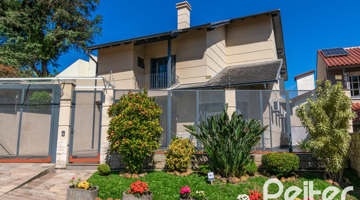 Casa à venda com 191m², 3 dormitórios, 1 suíte, 2 vagas, no bairro Ipanema / Imperial Parque em Porto Alegre