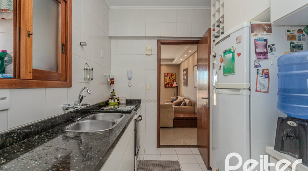 Cobertura à venda com 188m², 2 dormitórios, 2 suítes, 2 vagas, no bairro Tristeza em Porto Alegre