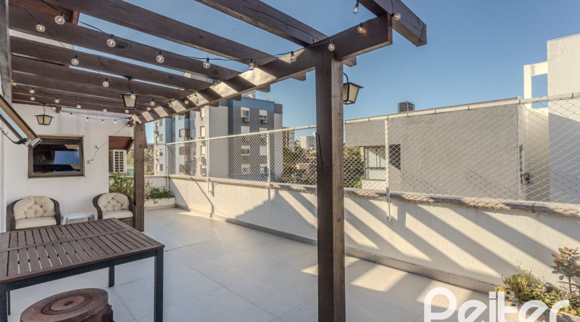 Cobertura à venda com 188m², 2 dormitórios, 2 suítes, 2 vagas, no bairro Tristeza em Porto Alegre