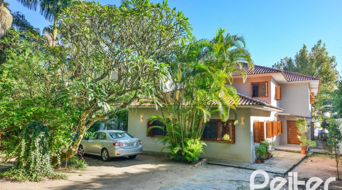 Casa à venda com 420m², 4 dormitórios, 3 suítes, 6 vagas, no bairro Vila Conceição em Porto Alegre