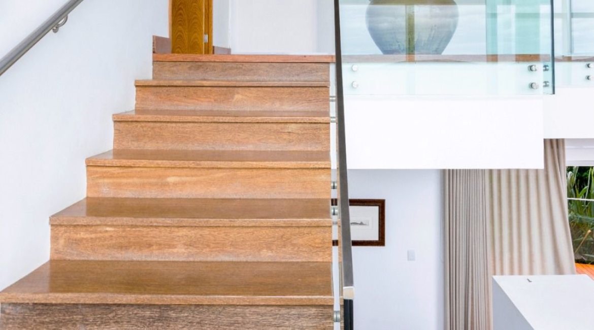 Casa à venda com 463m², 5 dormitórios, 1 suíte, 6 vagas, no bairro Vila Conceição em Porto Alegre