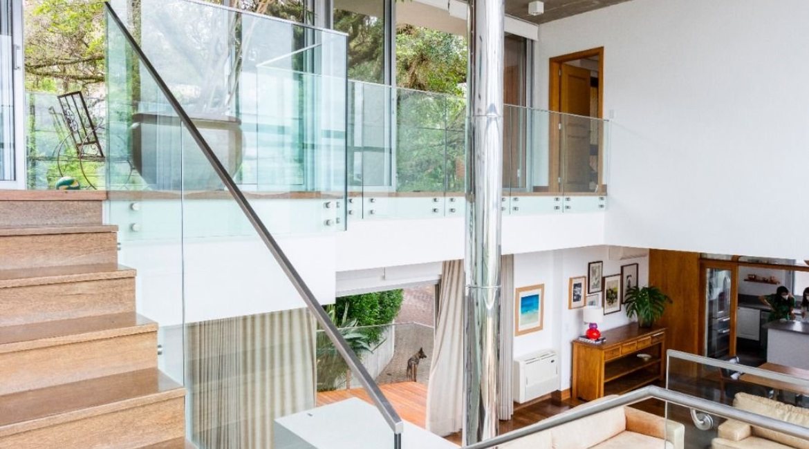 Casa à venda com 463m², 5 dormitórios, 1 suíte, 6 vagas, no bairro Vila Conceição em Porto Alegre