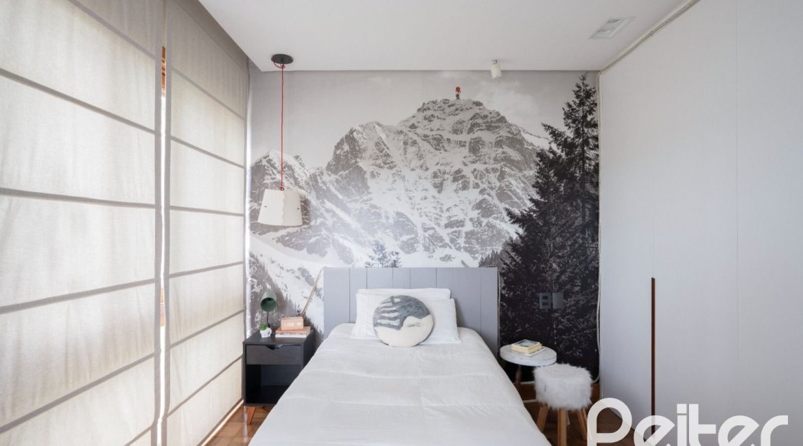 Casa à venda com 463m², 5 dormitórios, 1 suíte, 6 vagas, no bairro Vila Conceição em Porto Alegre