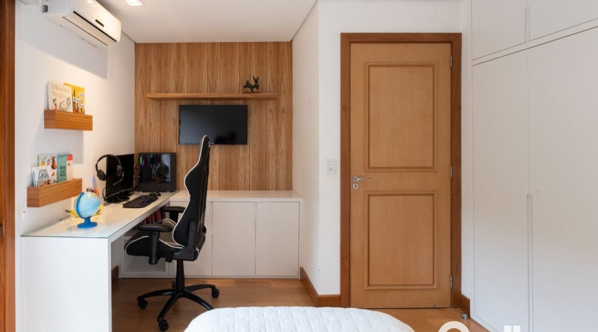 Casa à venda com 463m², 5 dormitórios, 1 suíte, 6 vagas, no bairro Vila Conceição em Porto Alegre