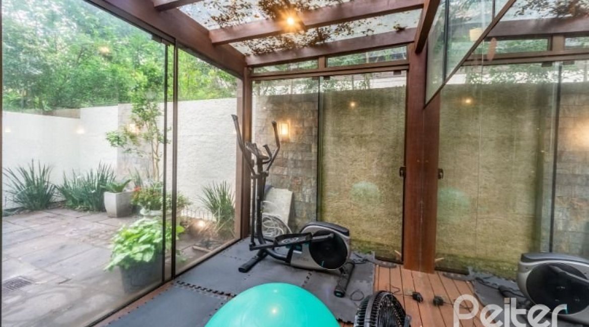 Casa em Condomínio à venda com 313m², 3 dormitórios, 1 suíte, 2 vagas, no bairro Tristeza em PORTO ALEGRE