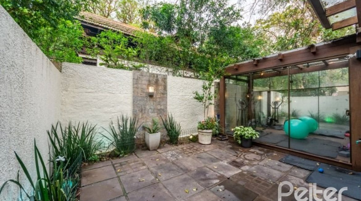 Casa em Condomínio à venda com 313m², 3 dormitórios, 1 suíte, 2 vagas, no bairro Tristeza em PORTO ALEGRE