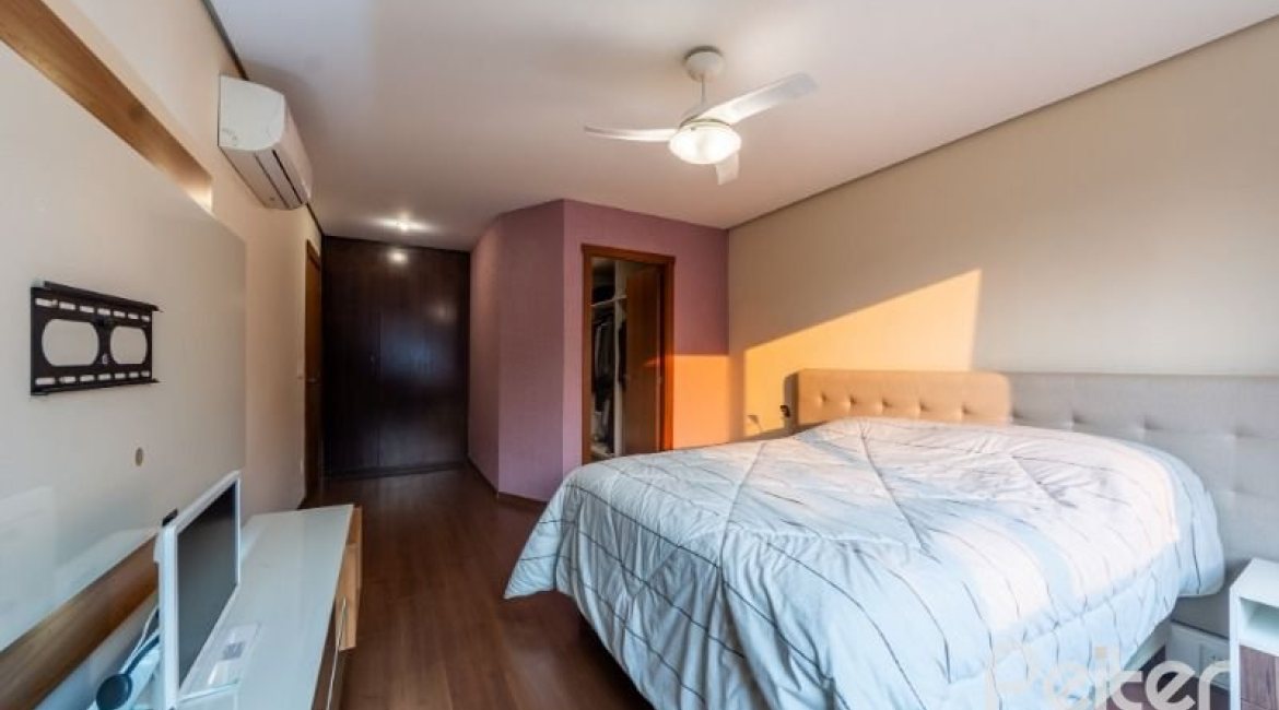 Casa em Condomínio à venda com 313m², 3 dormitórios, 1 suíte, 2 vagas, no bairro Tristeza em PORTO ALEGRE