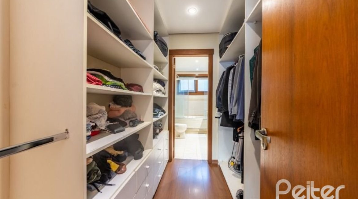 Casa em Condomínio à venda com 313m², 3 dormitórios, 1 suíte, 2 vagas, no bairro Tristeza em PORTO ALEGRE