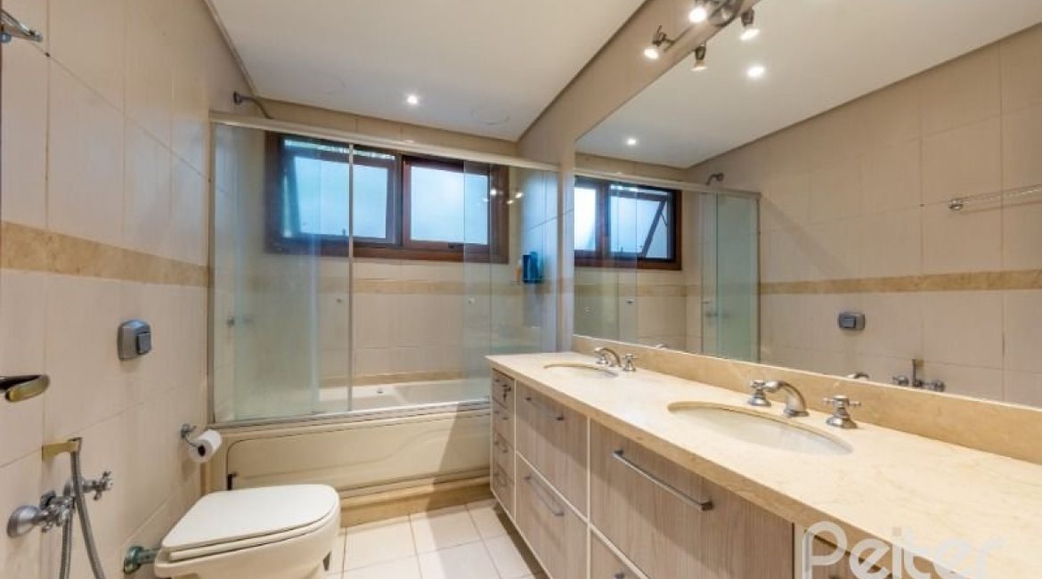 Casa em Condomínio à venda com 313m², 3 dormitórios, 1 suíte, 2 vagas, no bairro Tristeza em PORTO ALEGRE