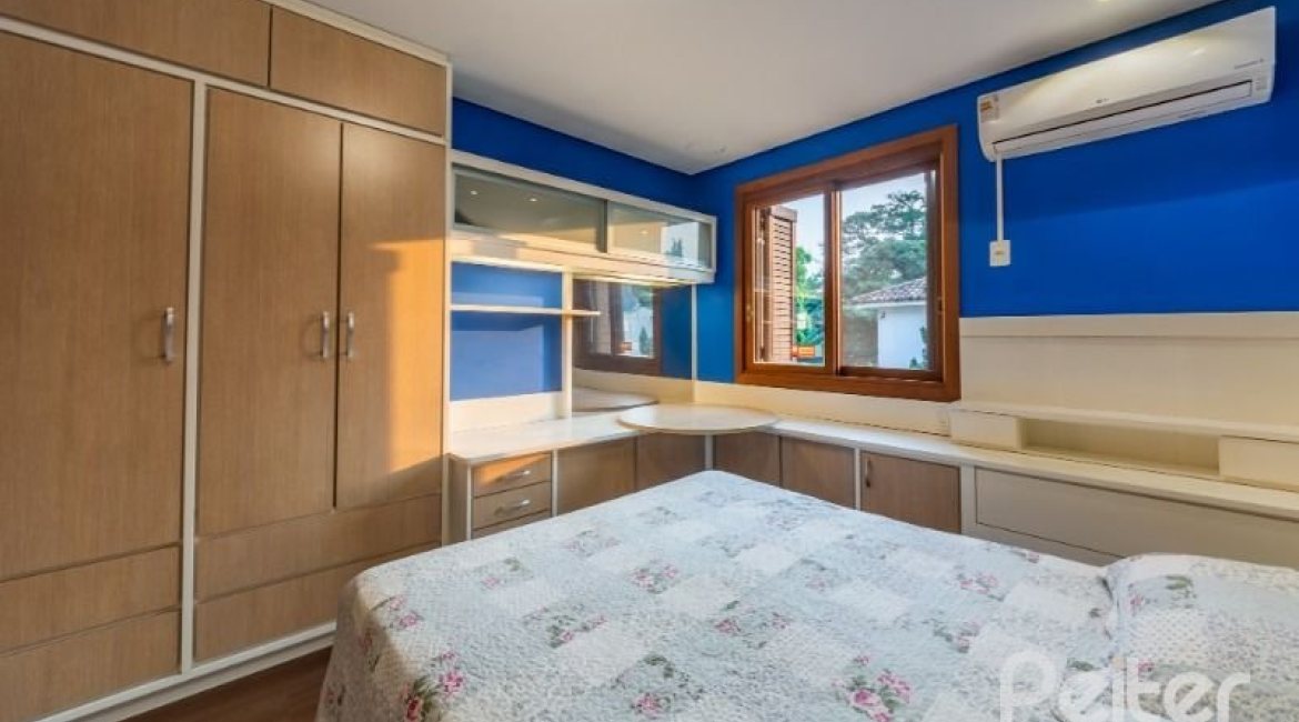 Casa em Condomínio à venda com 313m², 3 dormitórios, 1 suíte, 2 vagas, no bairro Tristeza em PORTO ALEGRE