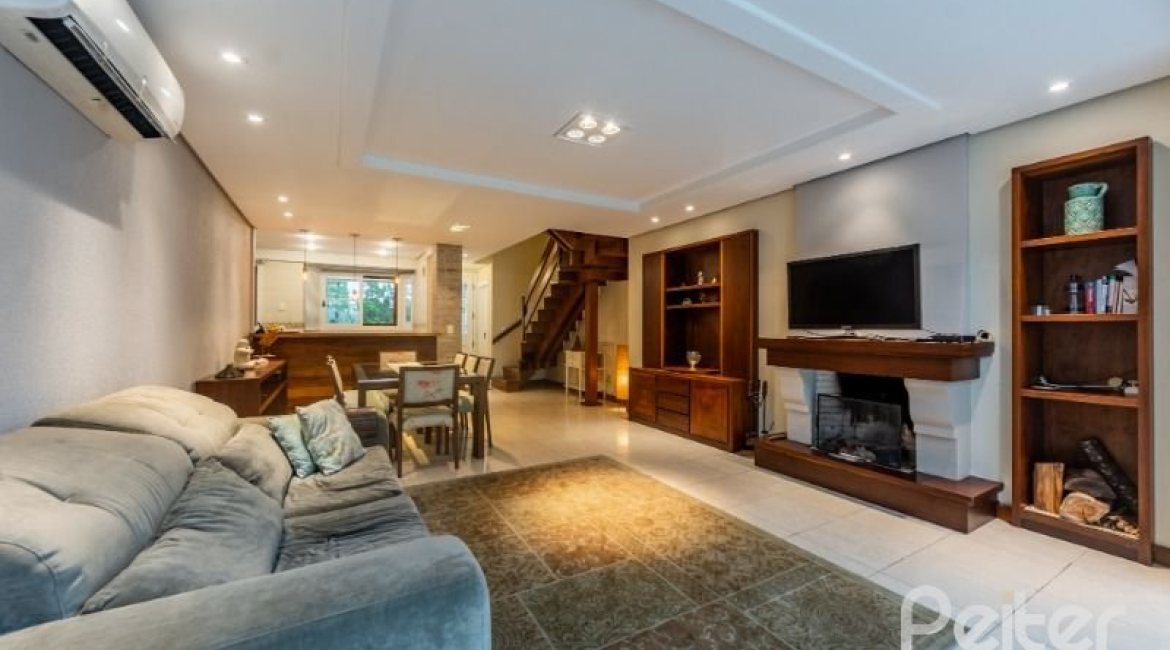 Casa em Condomínio à venda com 313m², 3 dormitórios, 1 suíte, 2 vagas, no bairro Tristeza em PORTO ALEGRE