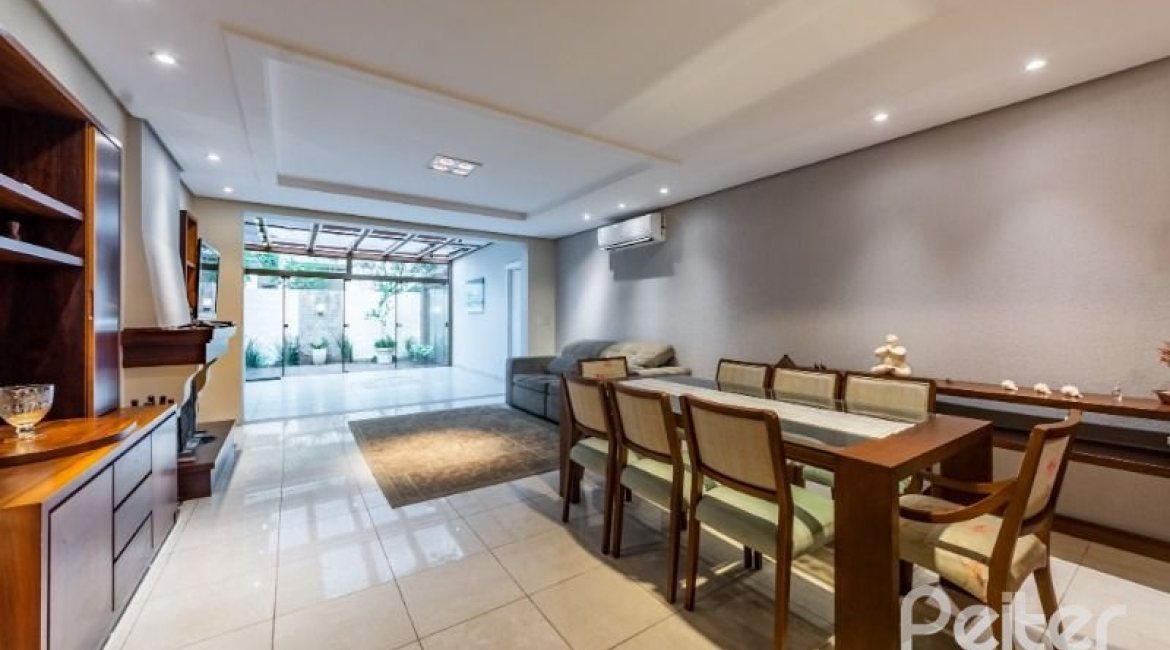 Casa em Condomínio à venda com 313m², 3 dormitórios, 1 suíte, 2 vagas, no bairro Tristeza em PORTO ALEGRE