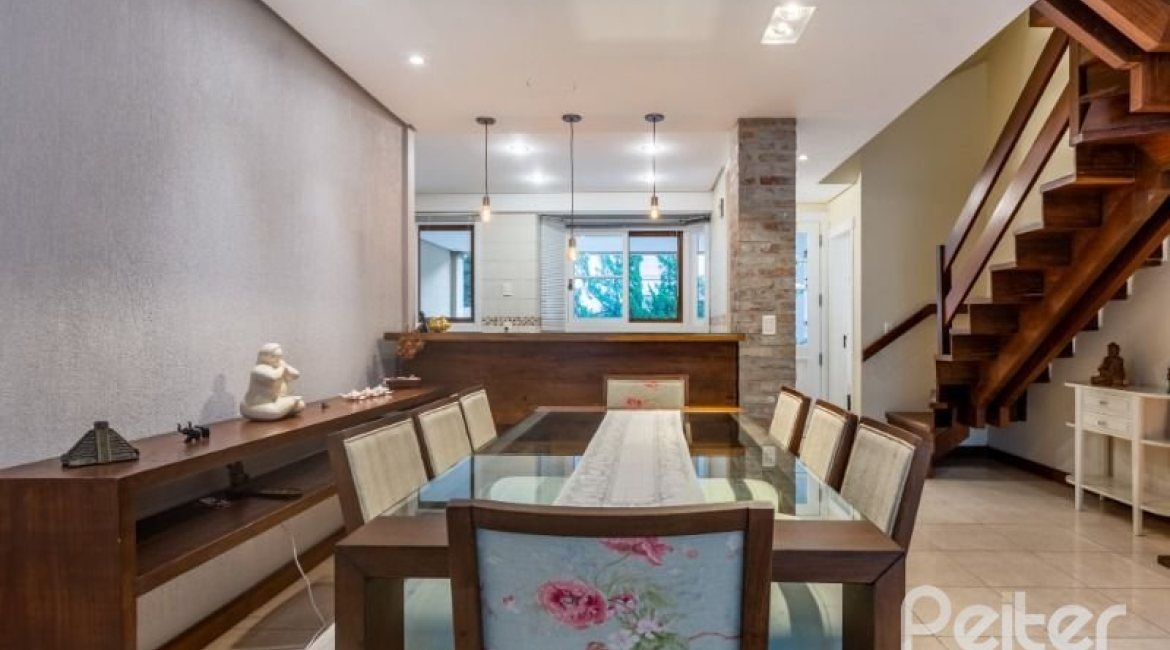 Casa em Condomínio à venda com 313m², 3 dormitórios, 1 suíte, 2 vagas, no bairro Tristeza em PORTO ALEGRE