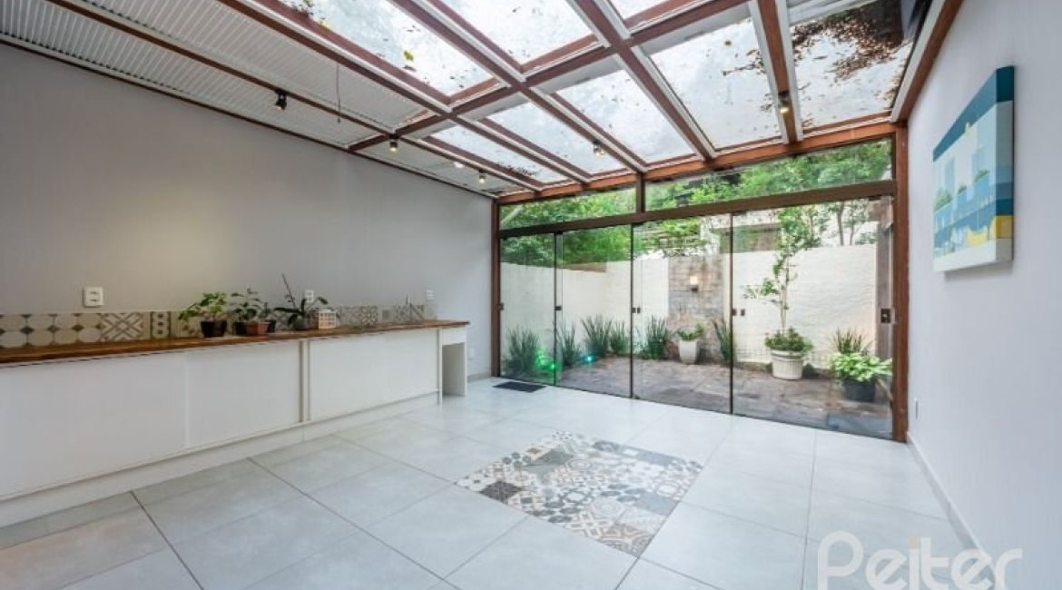 Casa em Condomínio à venda com 313m², 3 dormitórios, 1 suíte, 2 vagas, no bairro Tristeza em PORTO ALEGRE