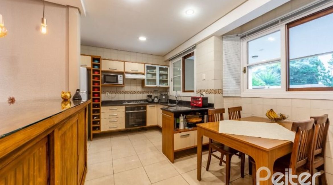 Casa em Condomínio à venda com 313m², 3 dormitórios, 1 suíte, 2 vagas, no bairro Tristeza em PORTO ALEGRE