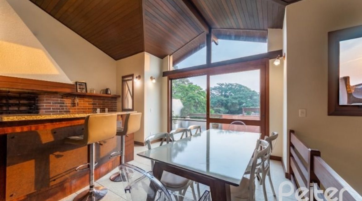 Casa em Condomínio à venda com 313m², 3 dormitórios, 1 suíte, 2 vagas, no bairro Tristeza em PORTO ALEGRE