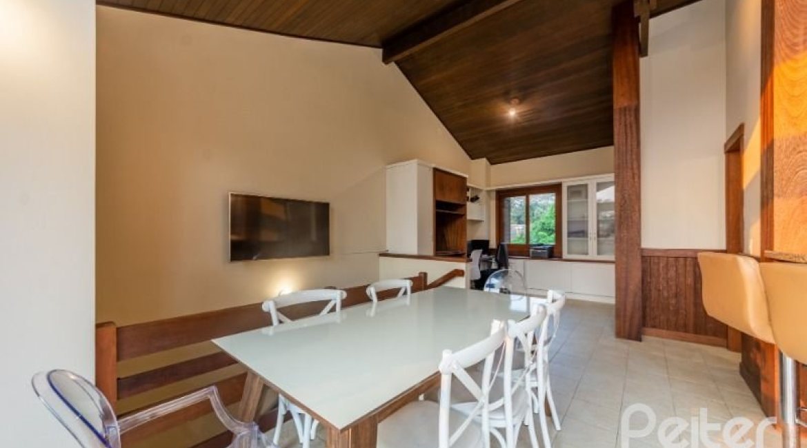 Casa em Condomínio à venda com 313m², 3 dormitórios, 1 suíte, 2 vagas, no bairro Tristeza em PORTO ALEGRE