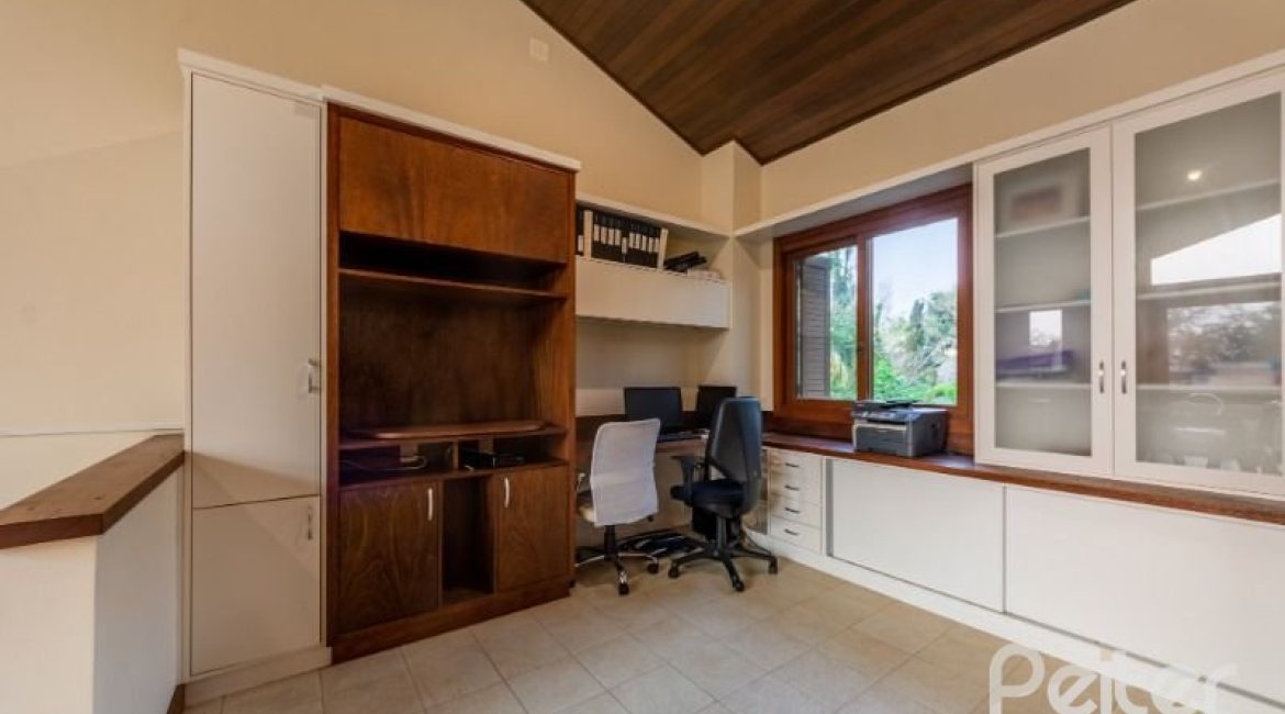 Casa em Condomínio à venda com 313m², 3 dormitórios, 1 suíte, 2 vagas, no bairro Tristeza em PORTO ALEGRE