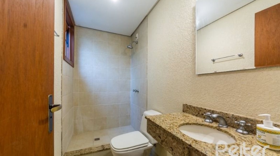 Casa em Condomínio à venda com 313m², 3 dormitórios, 1 suíte, 2 vagas, no bairro Tristeza em PORTO ALEGRE