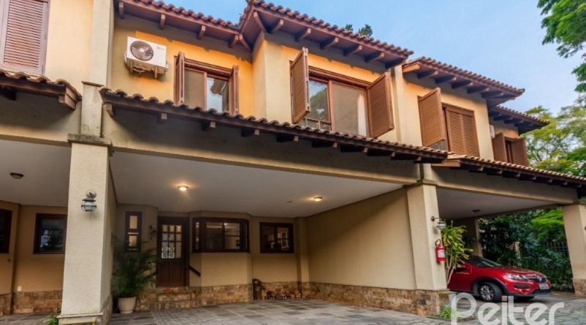 Casa em Condomínio à venda com 313m², 3 dormitórios, 1 suíte, 2 vagas, no bairro Tristeza em PORTO ALEGRE
